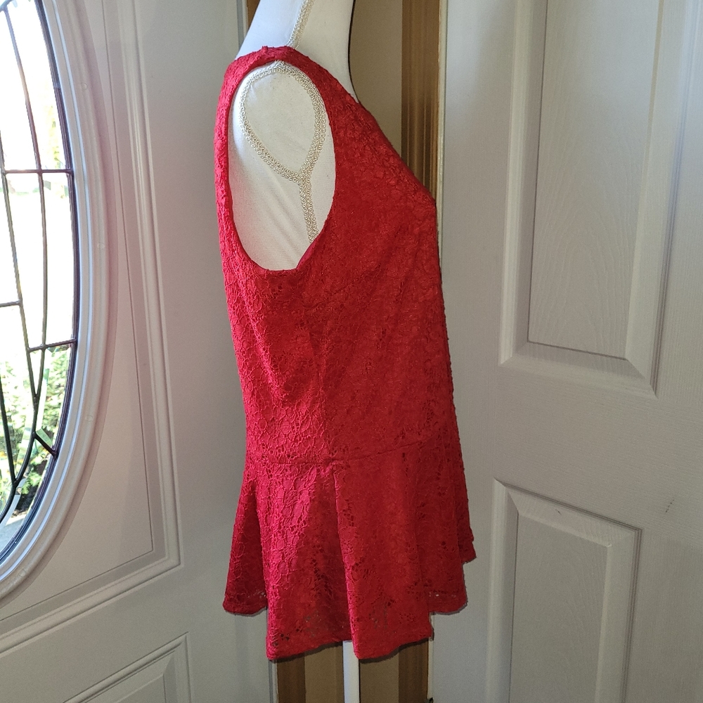 NWT Red Floral Lace Sleeveless Peplum Top Ellen Tracy Size Medium - Picture 9 of 15